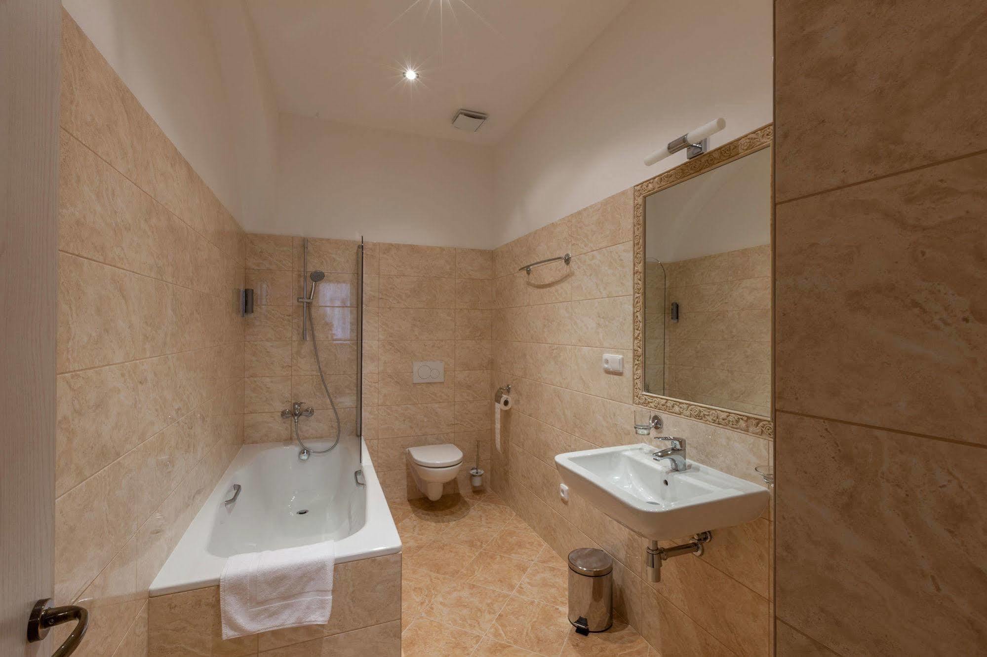 Aparthotel Boutique By Little King 3*